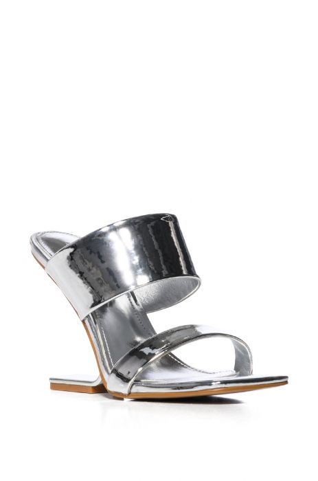 AZALEA WANG BESSIE METALLIC WEDGE SANDAL IN SILVER