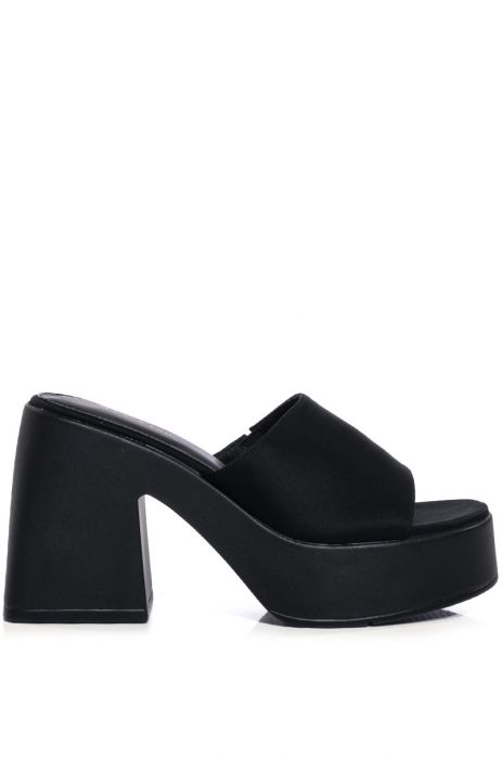 AZALEA WANG MILTON CHUNKY SANDAL IN BLACK