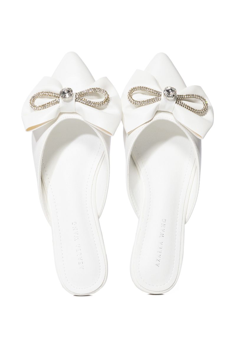 AZALEA WANG MORRIGAN WHITE EMBELLISHED BOW DETAIL FLAT IN WHITE