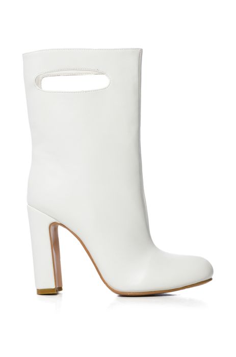 AZALEA WANG NAYELI CHUNKY HANDLE BOOTIE IN WHITE
