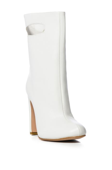 AZALEA WANG NAYELI CHUNKY HANDLE BOOTIE IN WHITE