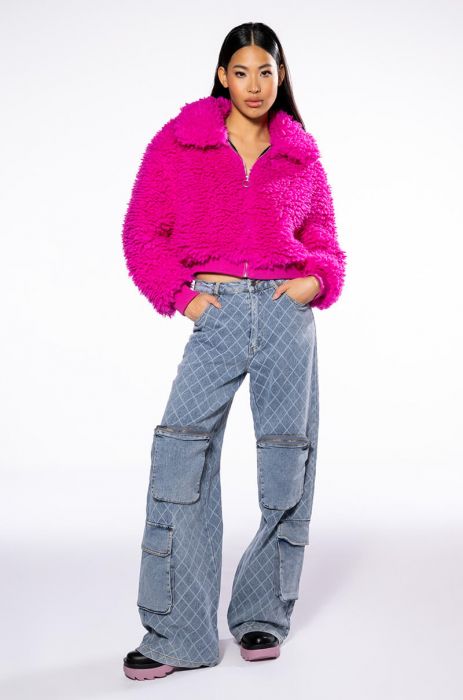 ON THE LIST RELAXED CARGO JEANSIN LIGHT BLUE DENIM