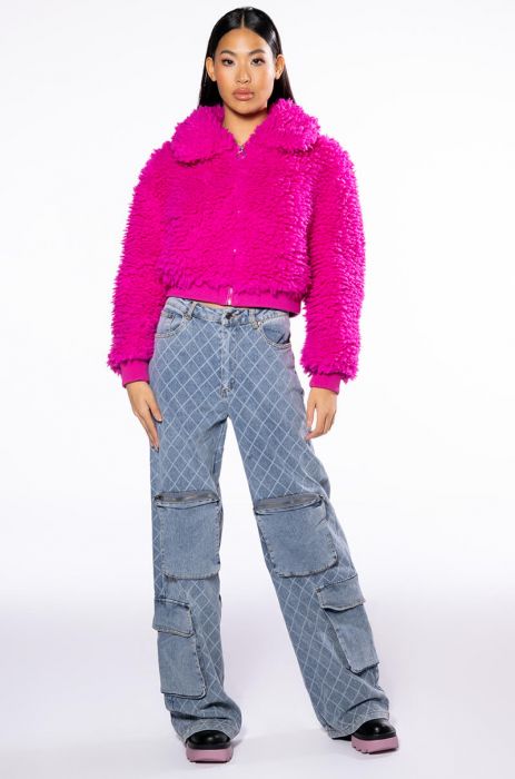 ON THE LIST RELAXED CARGO JEANSIN LIGHT BLUE DENIM