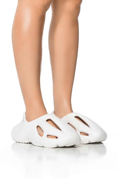 A NEW DAY FOAM TRAINER IN WHITE