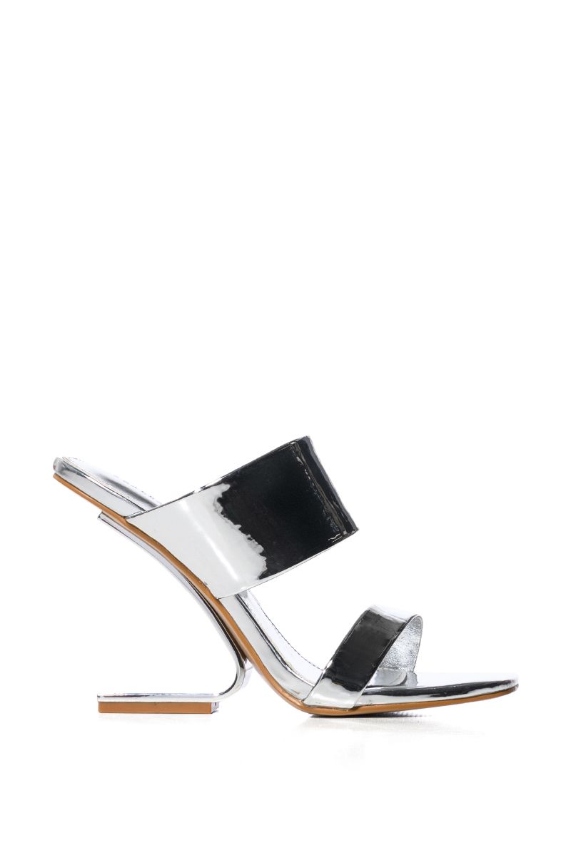 AZALEA WANG BESSIE METALLIC WEDGE SANDAL IN SILVER