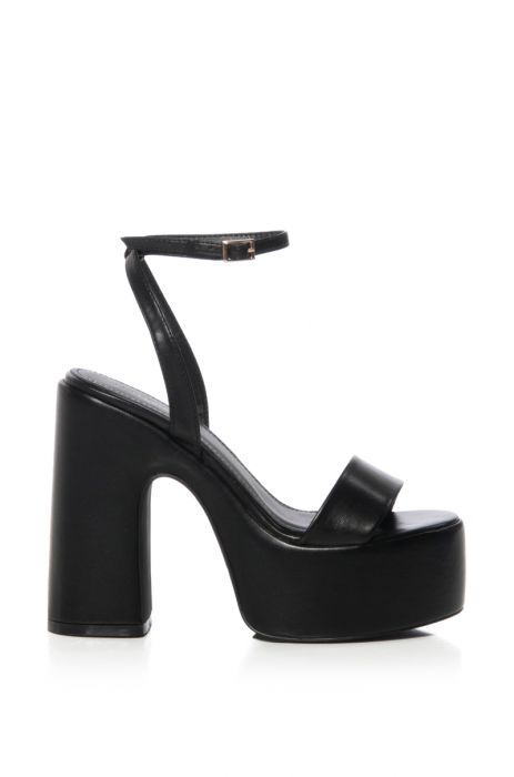 AZALEA WANG CLASSIC CHUNKY PLATFORM SANDAL IN BLACK