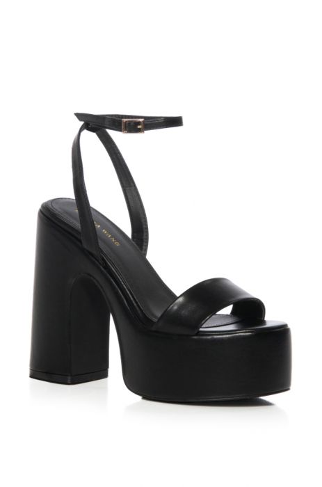 AZALEA WANG CLASSIC CHUNKY PLATFORM SANDAL IN BLACK