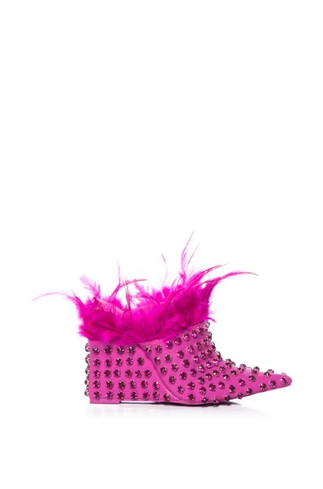 AZALEA WANG LAVINA FEATHER EMBELLISHED WEDGE MULE IN FUCHSIA