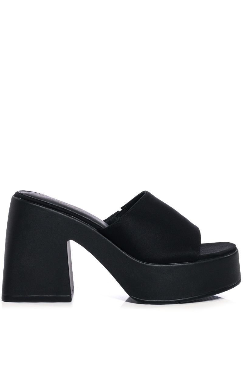 AZALEA WANG MILTON CHUNKY SANDAL IN BLACK