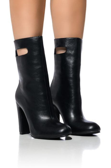 AZALEA WANG NAYELI CHUNKY HANDLE BOOTIE IN BLACK