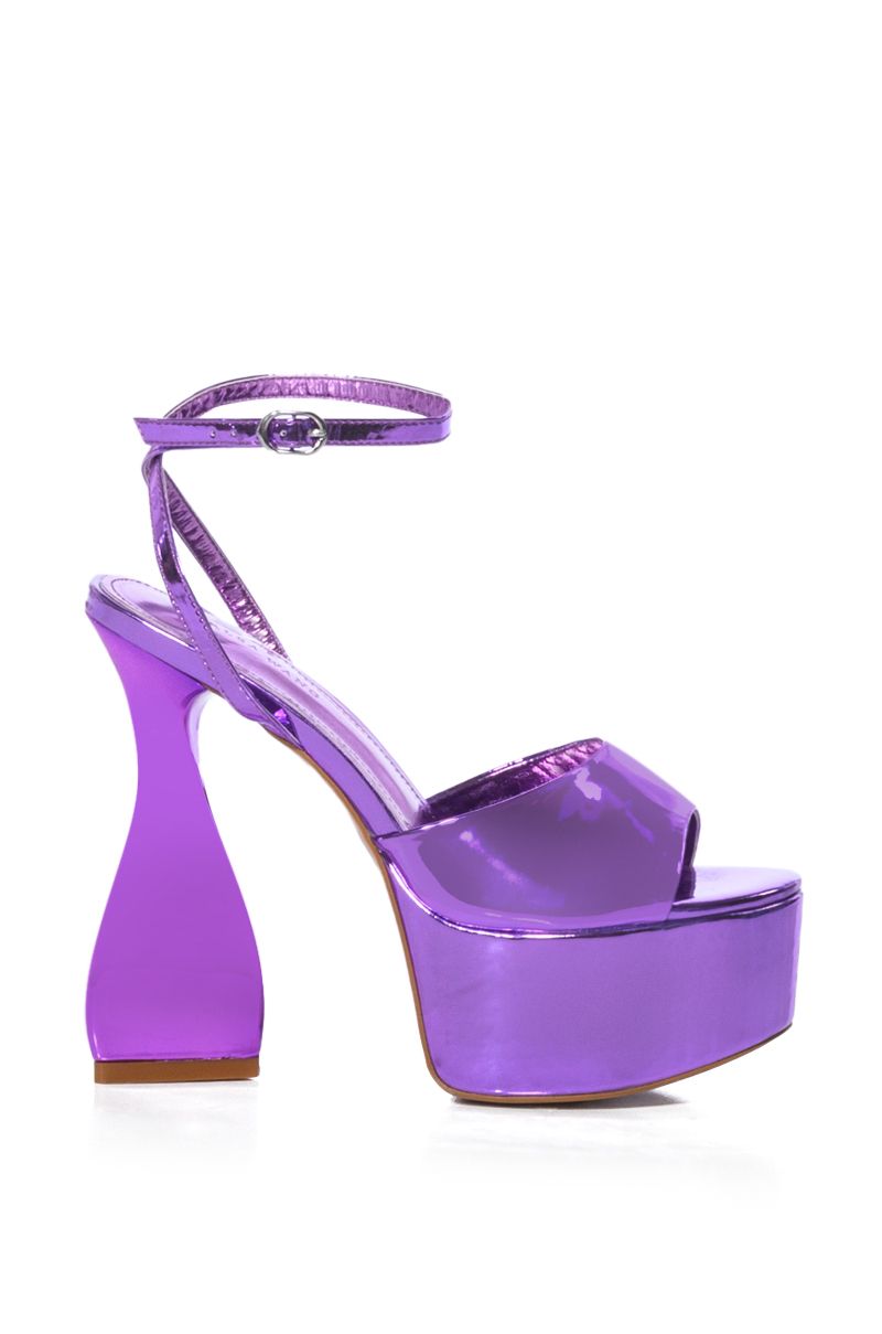 AZALEA WANG NEWTON CHUNKY SCULPTED HEEL SANDAL IN PURPLE