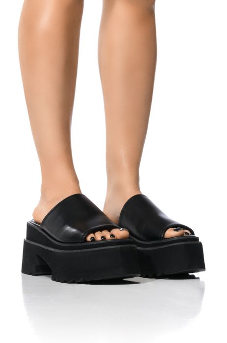 AZALEA WANG SAFIA CHUNKY PLATFORM MULE IN BLACK