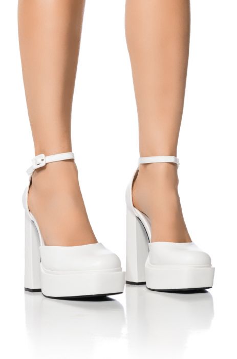 AZALEA WANG SO OBSESSED PLATFORM CHUNKY HEEL PUMPS IN WHITE
