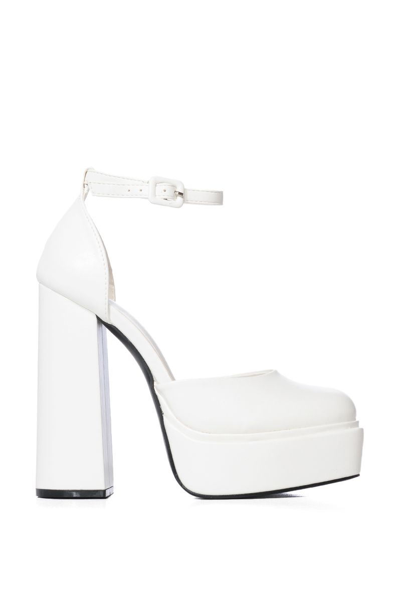 AZALEA WANG SO OBSESSED PLATFORM CHUNKY HEEL PUMPS IN WHITE