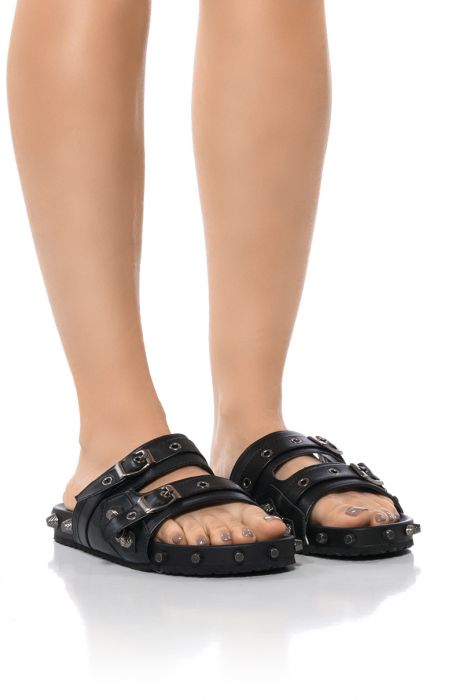 CHAOTIC STUDDED FLAT SANDAL IN BLACK