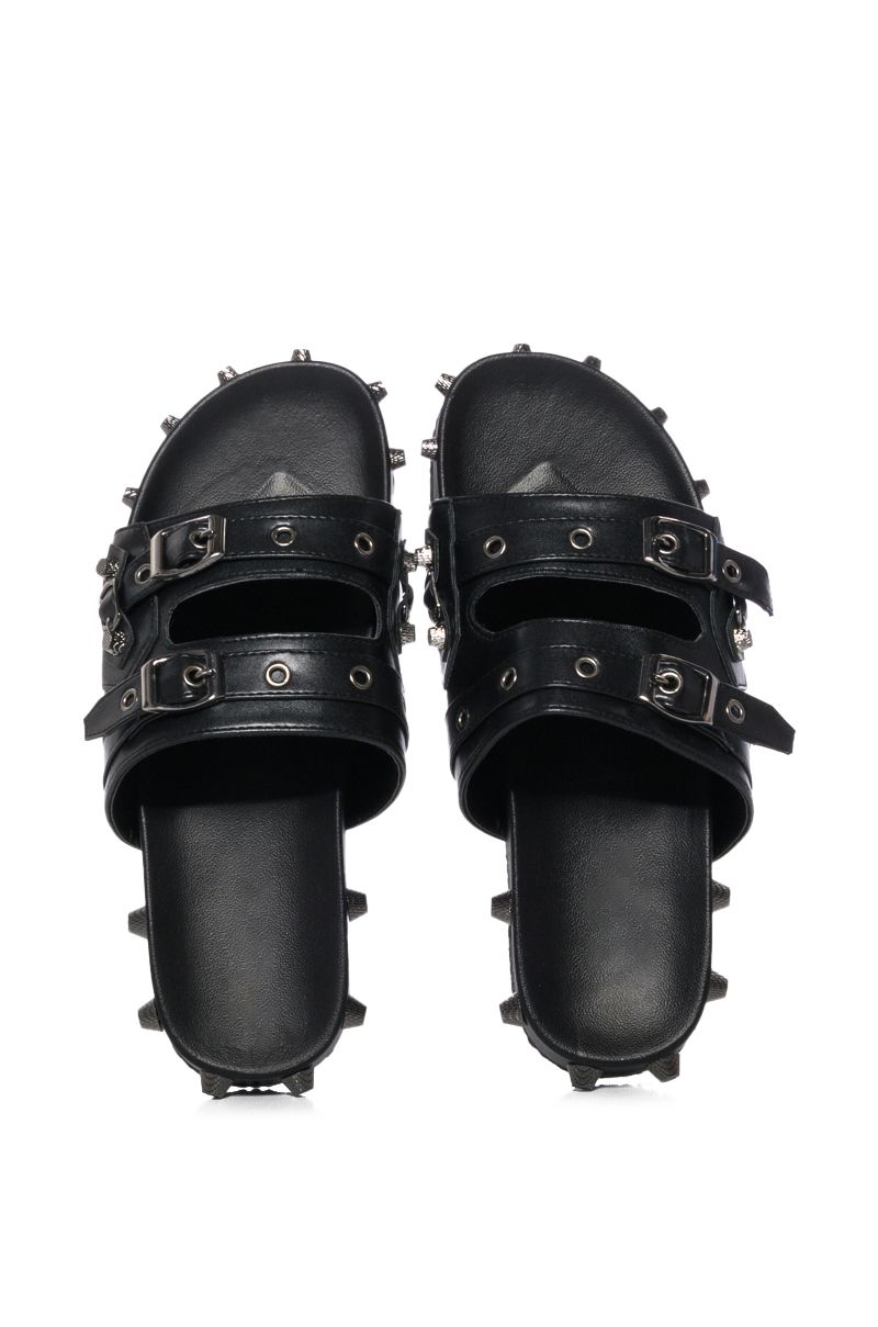 CHAOTIC STUDDED FLAT SANDAL IN BLACK