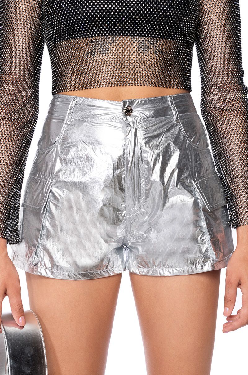 IN MY FUTURE METALLIC CARGO SHORTS IN SILVER