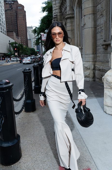 LINDEN CROP TRENCH JACKET IN TAUPE BLACK