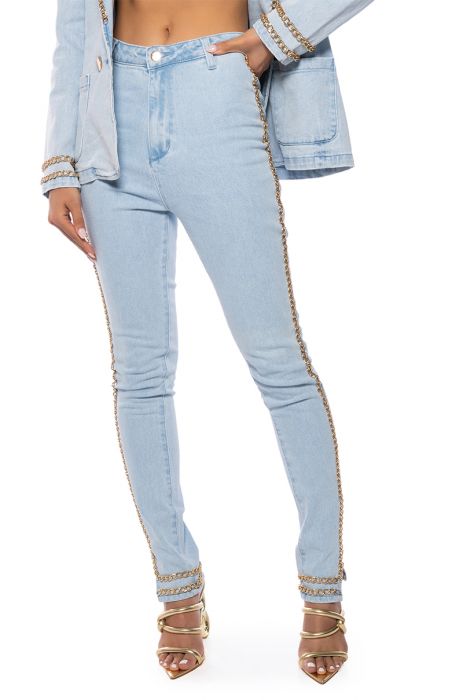 ME MYSELF AND I CHAIN DETAIL SKINNY JEAN IN LIGHT BLUE