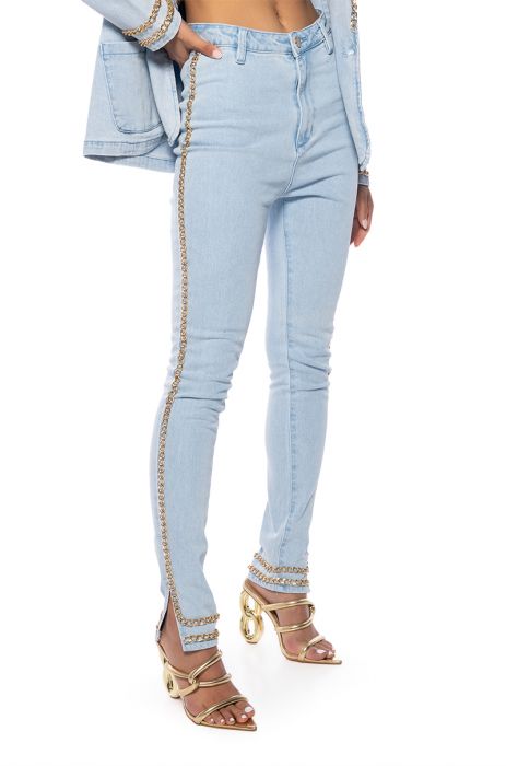ME MYSELF AND I CHAIN DETAIL SKINNY JEAN IN LIGHT BLUE