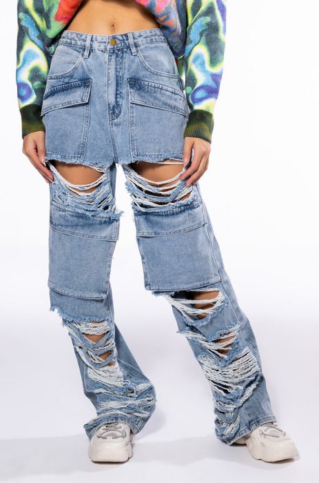 NEVER STRESSED DISTRESSED RELAXED FIT JEANS IN LIGHT BLUE