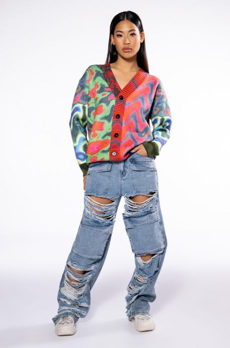 NEVER STRESSED DISTRESSED RELAXED FIT JEANS IN LIGHT BLUE