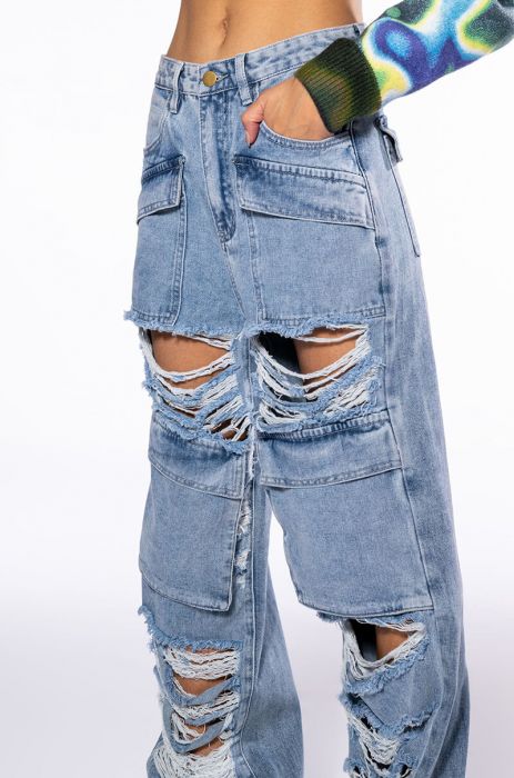 NEVER STRESSED DISTRESSED RELAXED FIT JEANS IN LIGHT BLUE