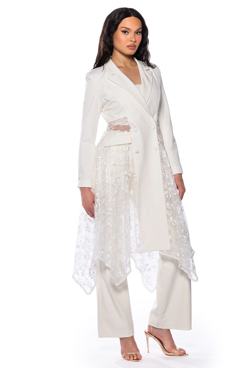 SPRING HAS SPRUNG LACE TRENCH in white