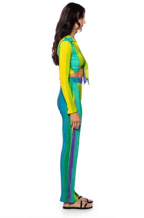 SUMMER BREEZE PLEATED TIE FRONT TOP AND PANT SET in green multi