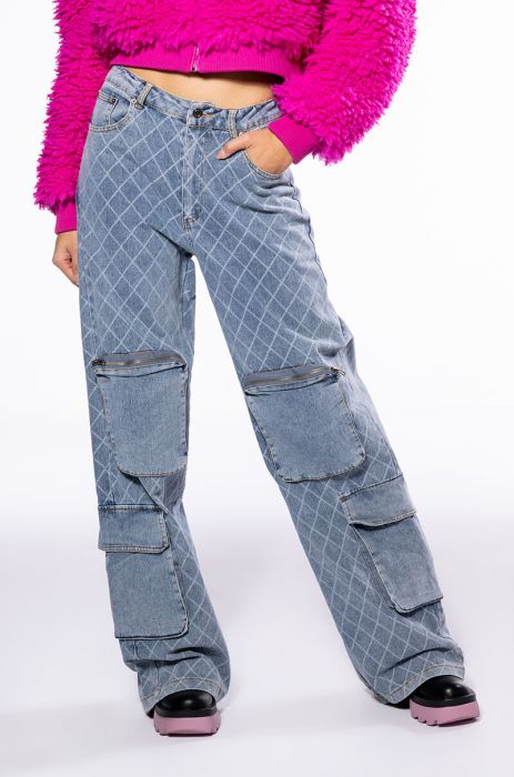 ON THE LIST RELAXED CARGO JEANSIN LIGHT BLUE DENIM