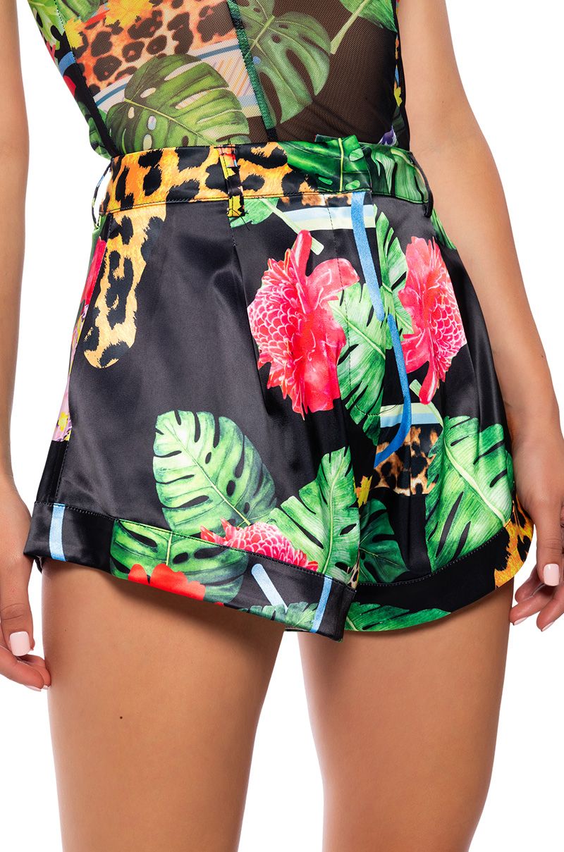 TROPICAL MOOD FLOUNCY SATIN SHORTS in black floral