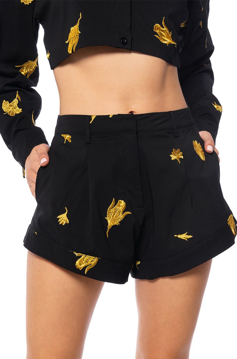 WEEKEND GETAWAY FLORAL FLOUNCE SHORT in black